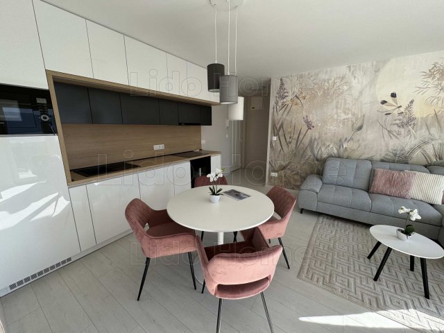 Eladó téglalakás, Siófokon 71 M Ft, 3 szobás