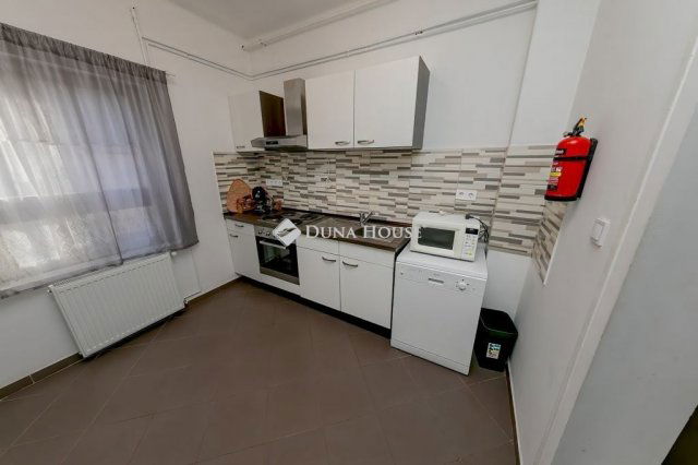 Eladó családi ház, Siófokon 149.7 M Ft, 6 szobás