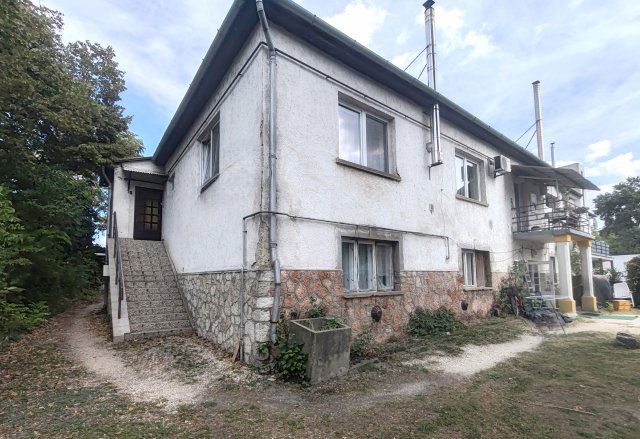 Eladó ikerház, Tatán 127 M Ft, 7 szobás / költözzbe.hu