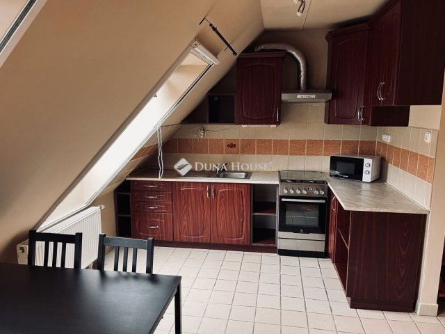 Eladó téglalakás, Szegeden 54 M Ft, 3 szobás