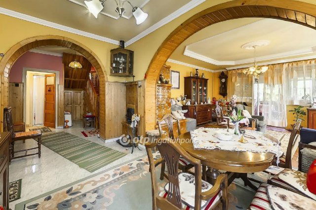 Eladó nyaraló, Cegléden 119.5 M Ft, 5+1 szobás