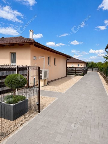 Eladó családi ház, Székesfehérvárott 97.5 M Ft, 4 szobás