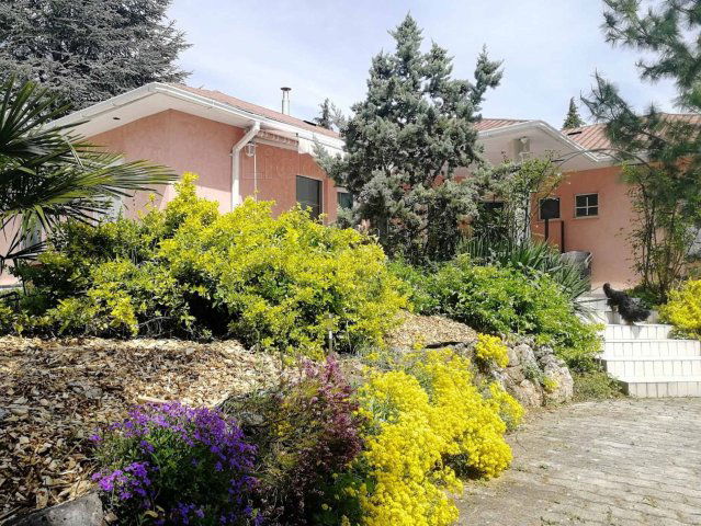 Eladó családi ház, Vonyarcvashegyen 104 M Ft, 4 szobás