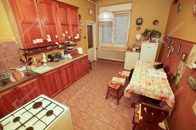 Eladó családi ház, Székesfehérvárott 90 M Ft, 7 szobás