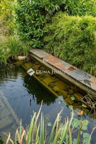 Eladó családi ház, Pécsett 460 M Ft, 8 szobás