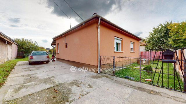 Eladó családi ház, Halmajon 35 M Ft, 3 szobás