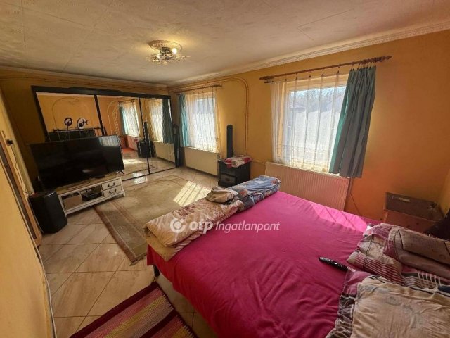 Eladó családi ház, Tápiószentmártonon 24.9 M Ft, 3 szobás