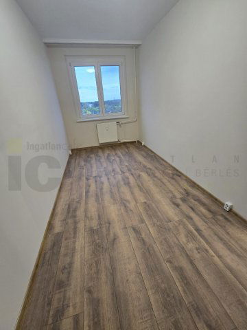 Eladó panellakás, Szegeden 69.9 M Ft, 3+1 szobás