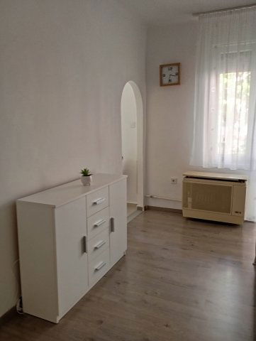 Kiadó téglalakás, albérlet, Pécsett 130 E Ft / hó, 1 szobás
