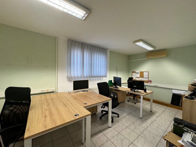 Eladó ipari ingatlan, Pécsett 69.9 M Ft, 5 szobás