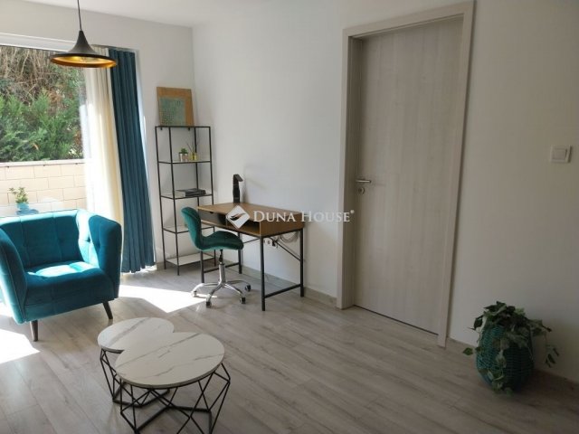 Kiadó téglalakás, albérlet, Pécsett 250 E Ft / hó, 2 szobás