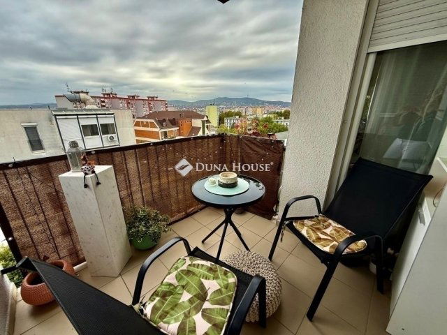 Eladó téglalakás, Pécsett 79.9 M Ft, 3 szobás