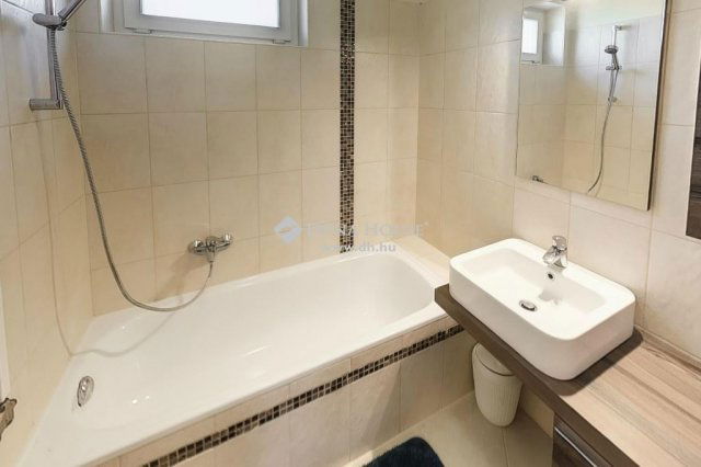 Kiadó téglalakás, albérlet, Kecskeméten 220 E Ft / hó