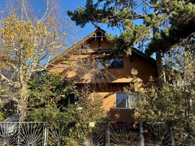 Eladó családi ház, Kerepesen 99.9 M Ft, 7 szobás