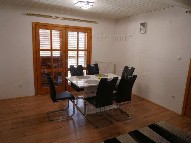 Eladó családi ház, Balatonlelleén 145.89 M Ft, 6+1 szobás