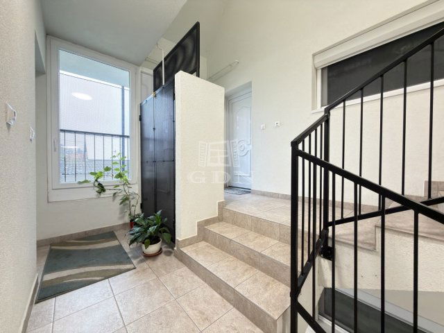 Eladó téglalakás, Székesfehérvárott 114.9 M Ft, 1+2 szobás