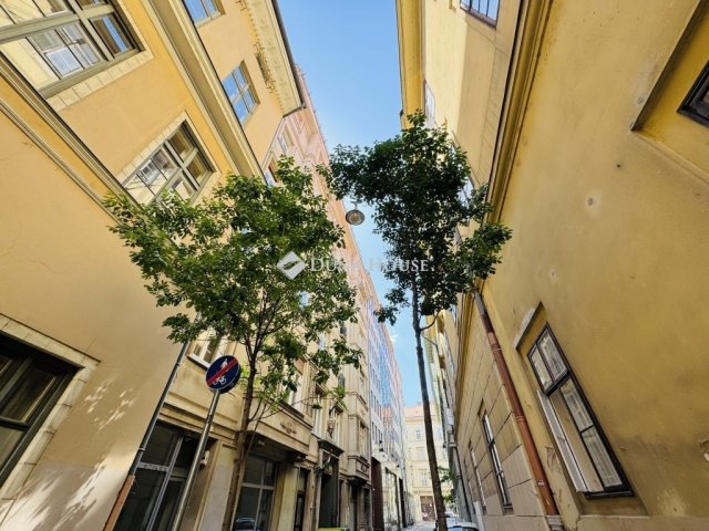 Eladó téglalakás, Budapesten, V. kerületben 119 M Ft, 3 szobás
