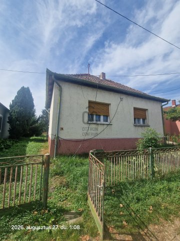 Eladó családi ház, Nován 15 M Ft, 3 szobás