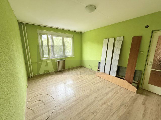 Eladó panellakás, Szegeden 42.9 M Ft, 2 szobás