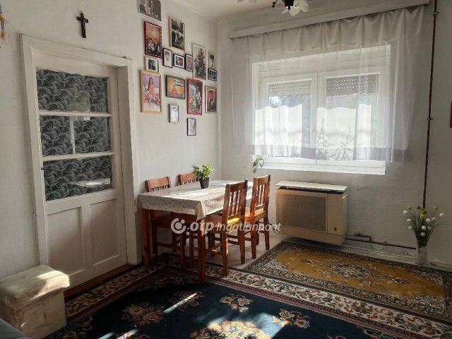 Eladó családi ház, Székesfehérvárott 65 M Ft, 3 szobás