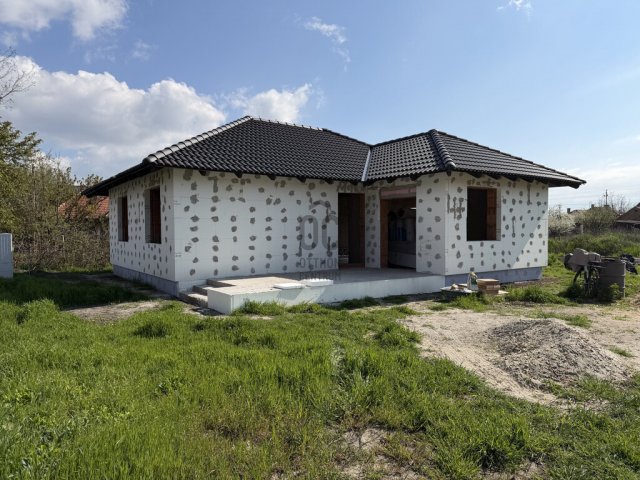 Eladó családi ház, Abonyban 68 M Ft, 3 szobás