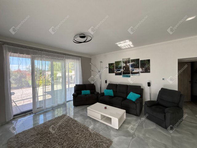 Eladó családi ház, Győrzámolyon 220 M Ft, 4 szobás