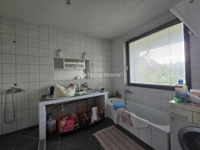 Eladó családi ház, Budapesten, XVI. kerületben 109.9 M Ft