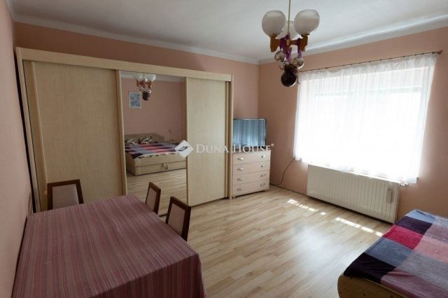 Eladó családi ház, Pécsett 169.9 M Ft, 5+2 szobás