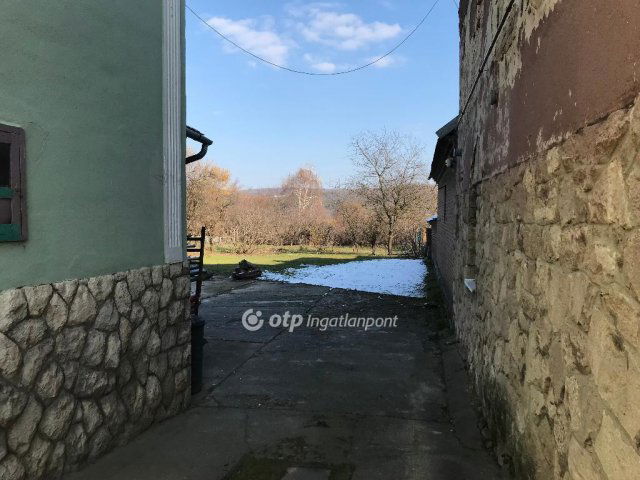 Eladó családi ház, Sásdon 24.5 M Ft, 2 szobás