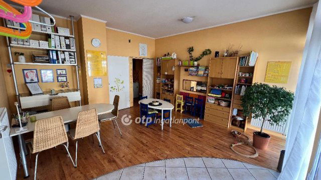 Eladó üzlethelyiség, Pápán 39.9 M Ft, 2 szobás