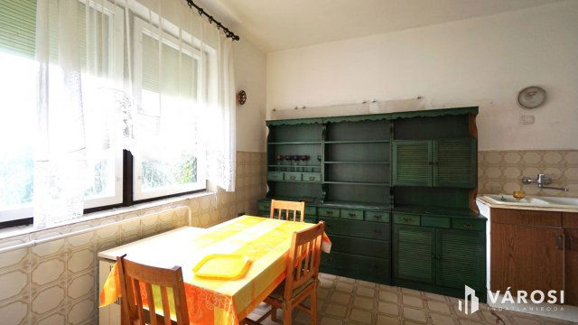 Eladó családi ház, Ajkán 69 M Ft, 5+1 szobás