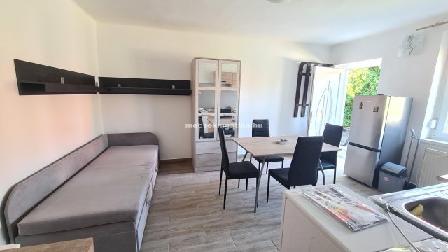 Kiadó téglalakás, albérlet, Pécsett 110 E Ft / hó, 1 szobás