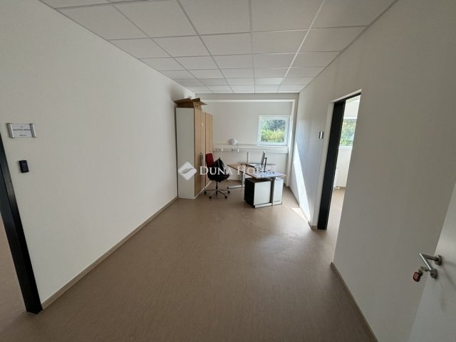 Eladó ipari ingatlan, Komáromban 399 M Ft / költözzbe.hu