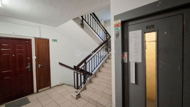 Eladó panellakás, Budapesten, III. kerületben 72.9 M Ft