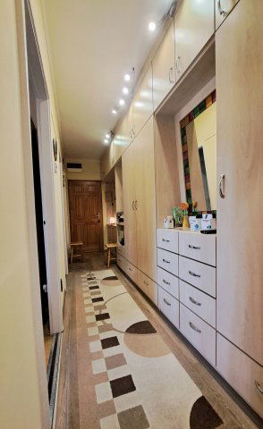 Eladó panellakás, Békéscsabán 429 M Ft, 2+1 szobás