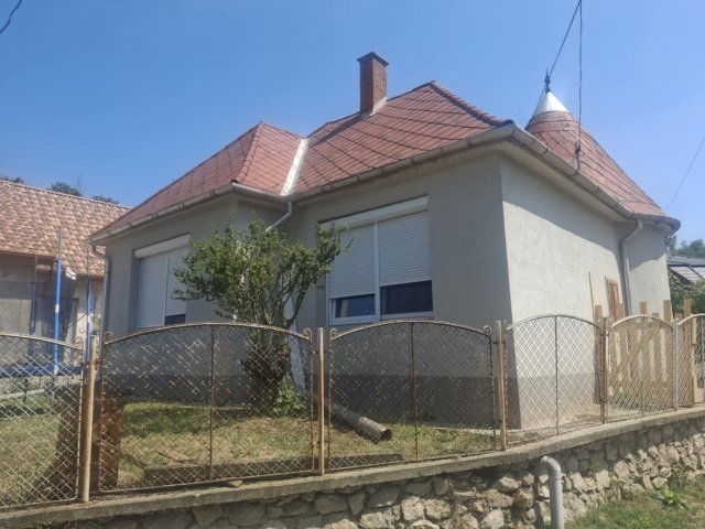 Eladó családi ház, Csolnokon 61.9 M Ft, 4 szobás