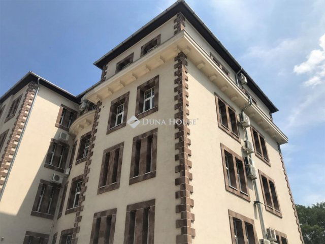 Eladó iroda, Budapesten, X. kerületben, Újhegyi úton 850 M Ft