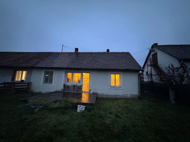 Eladó ikerház, Pécsett 26 M Ft, 2 szobás / költözzbe.hu
