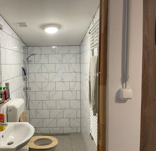 Eladó családi ház, Esztergomban 198.499 M Ft, 8 szobás