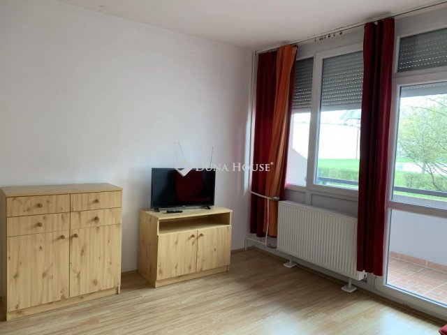 Eladó panellakás, Zalaegerszegen, Építők útján 26.5 M Ft