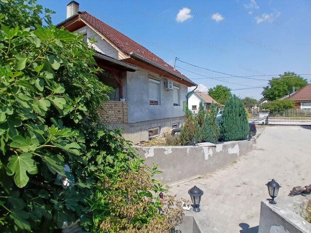 Eladó családi ház, Pilisen 89.9 M Ft, 6 szobás