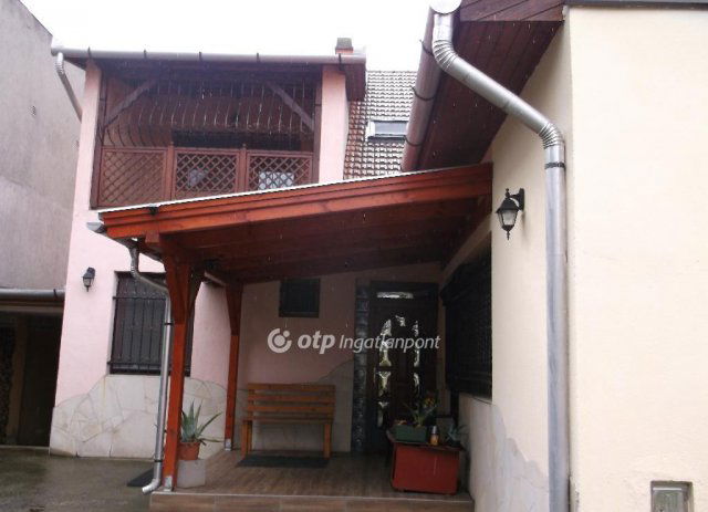 Eladó családi ház, Gyöngyösön 109 M Ft, 4 szobás