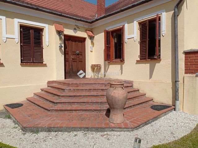 Eladó családi ház, Pákán 193.612 M Ft, 5 szobás