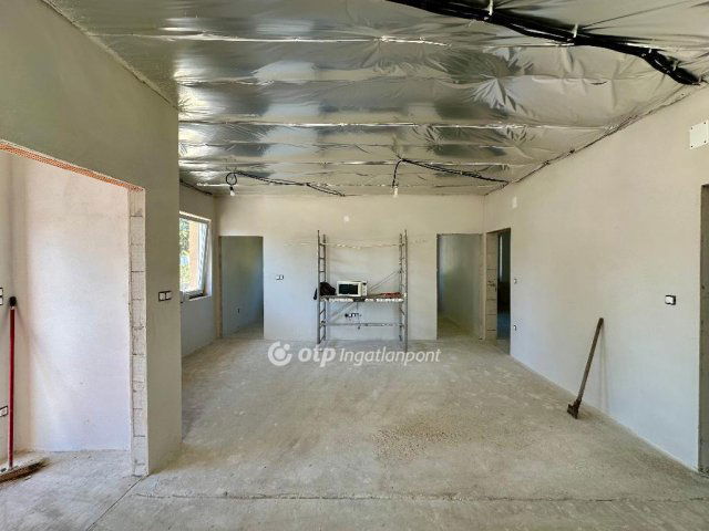 Eladó családi ház, Cegléden 84.1 M Ft, 4 szobás