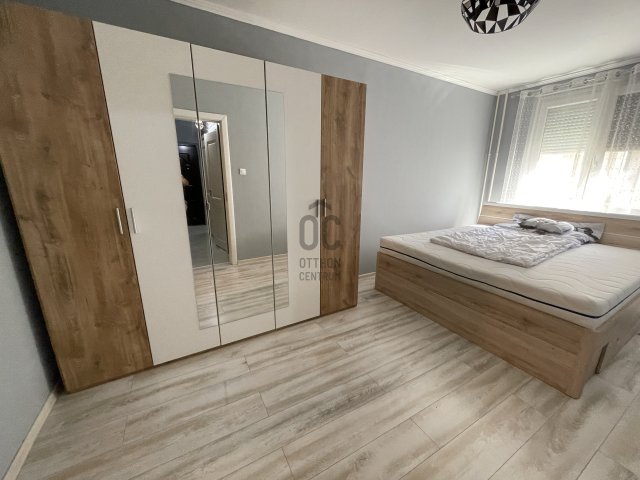 Kiadó panellakás, albérlet, Debrecenben 220 E Ft / hó, 3 szobás