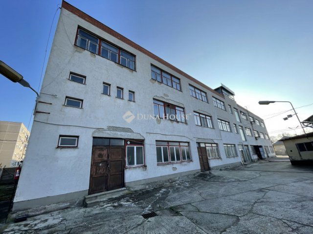 Eladó ipari ingatlan, Nagykőrösön, Kossuth Lajos úton 579 M Ft
