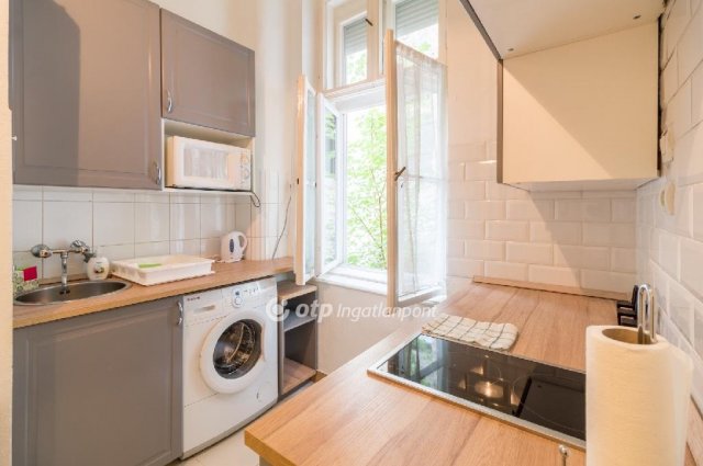 Eladó téglalakás, Budapesten, VII. kerületben 42.9 M Ft