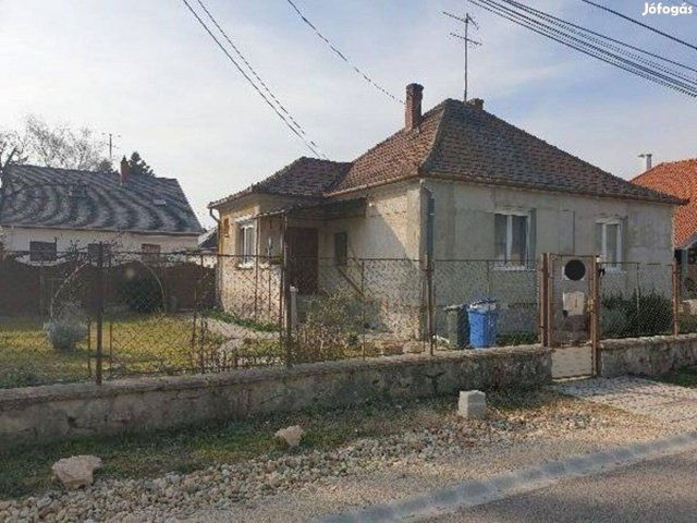 Eladó családi ház, Mosonmagyaróváron 35 M Ft, 2 szobás