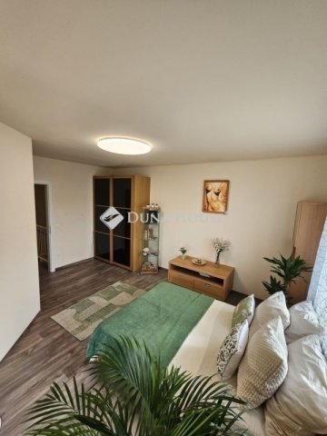 Eladó sorház, Budapesten, XV. kerületben 229 M Ft, 4 szobás