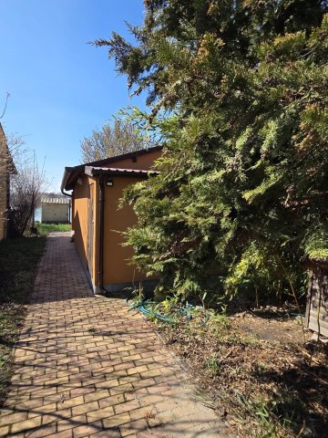 Eladó családi ház, Cegléden 19.9 M Ft, 1 szobás